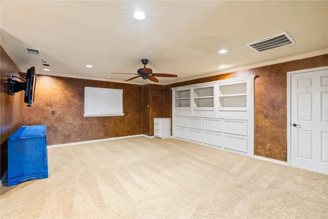 a view of empty room with a ceiling fan