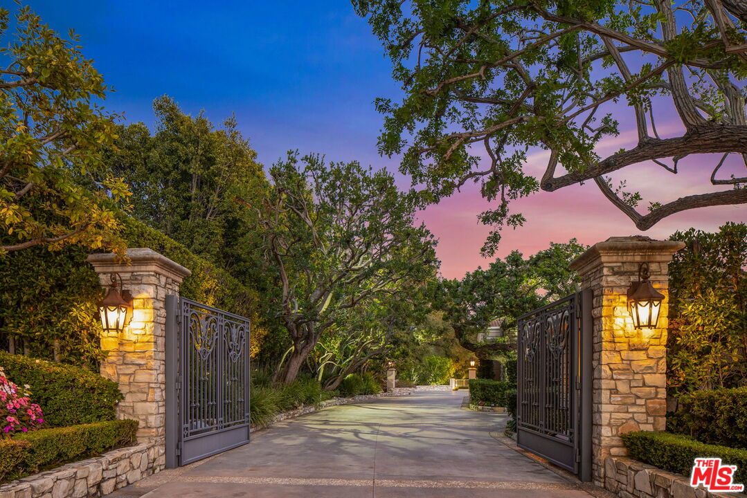 400 St Cloud Road Los Angeles, CA 90077 - Photo 22 of 25 a view of a yard
