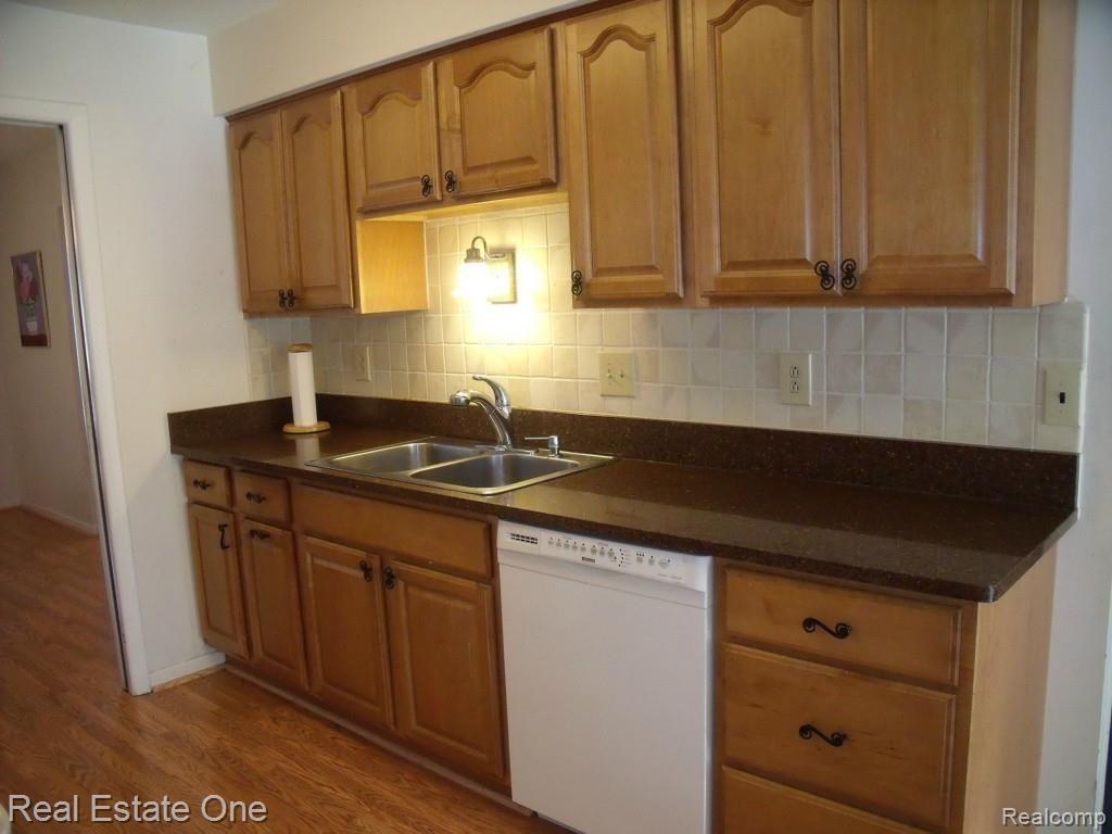 28681 Farmington Road Farmington, MI 48331 - Photo 16 of 43 DSCF3408.jpg