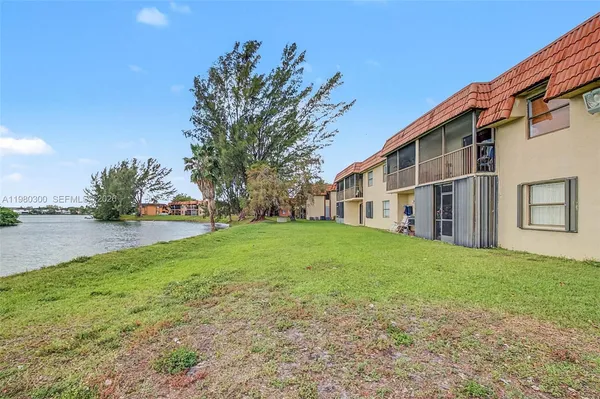 a view of a house with backyard and sitting area