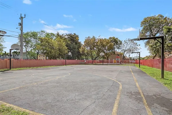 $274,999 | 6525 West 26th Drive, Unit 20437, Hialeah, FL 33016