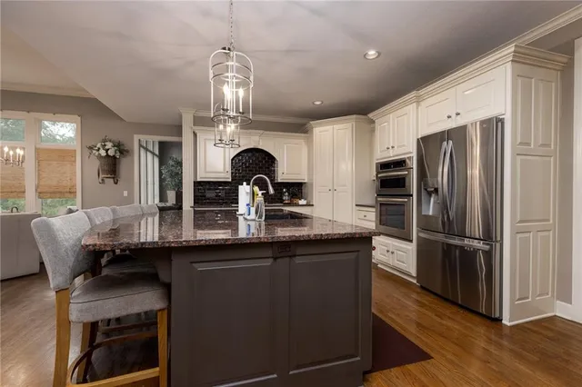 $999,050 | 2116 Winding Woods Drive, Liberty, MO 64068