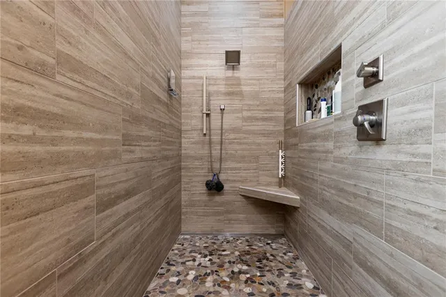 $999,050 | 2116 Winding Woods Drive, Liberty, MO 64068