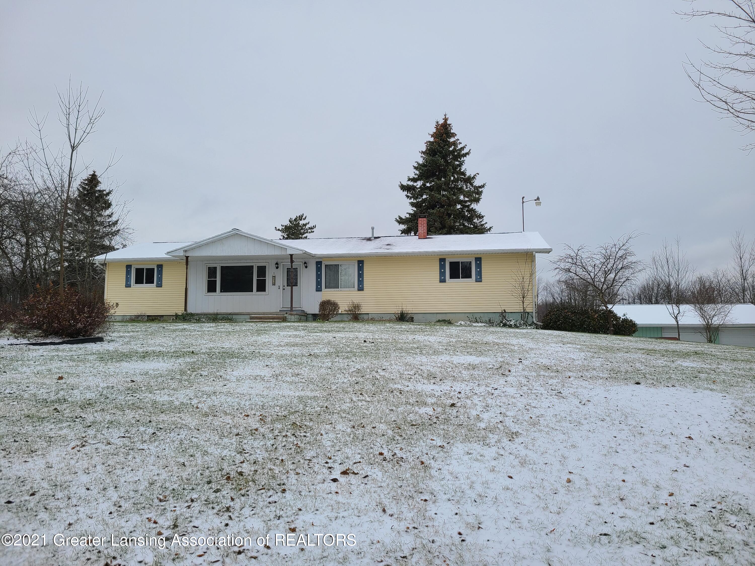 530 South Stine Road Charlotte, MI 48813 - Photo 2 of 27 20211127_131811