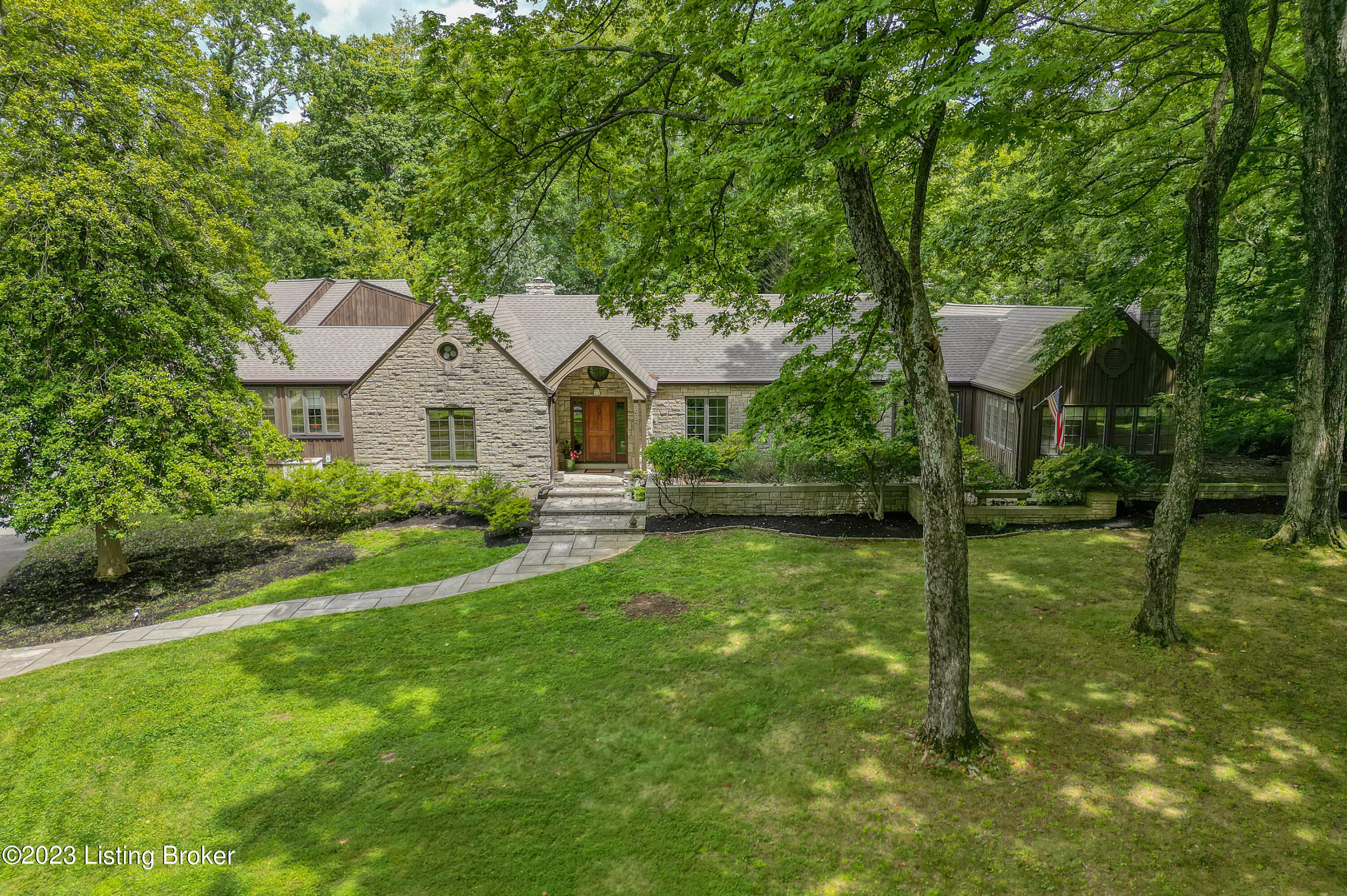 1603 Glenbrook Road Anchorage, KY 40223 - Photo 1 of 71 101 - 20230810-0853