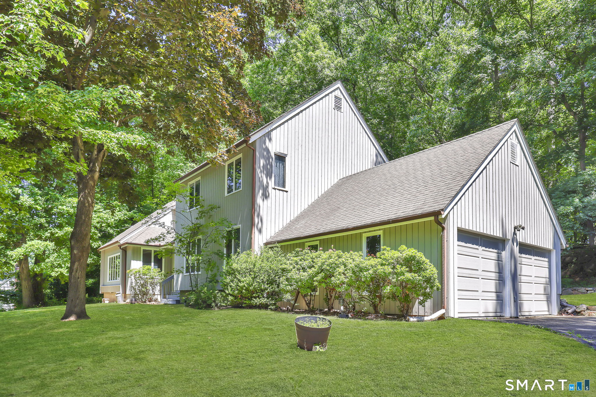 29 Foxwood Road Trumbull, CT 06611 - Photo 3 of 36