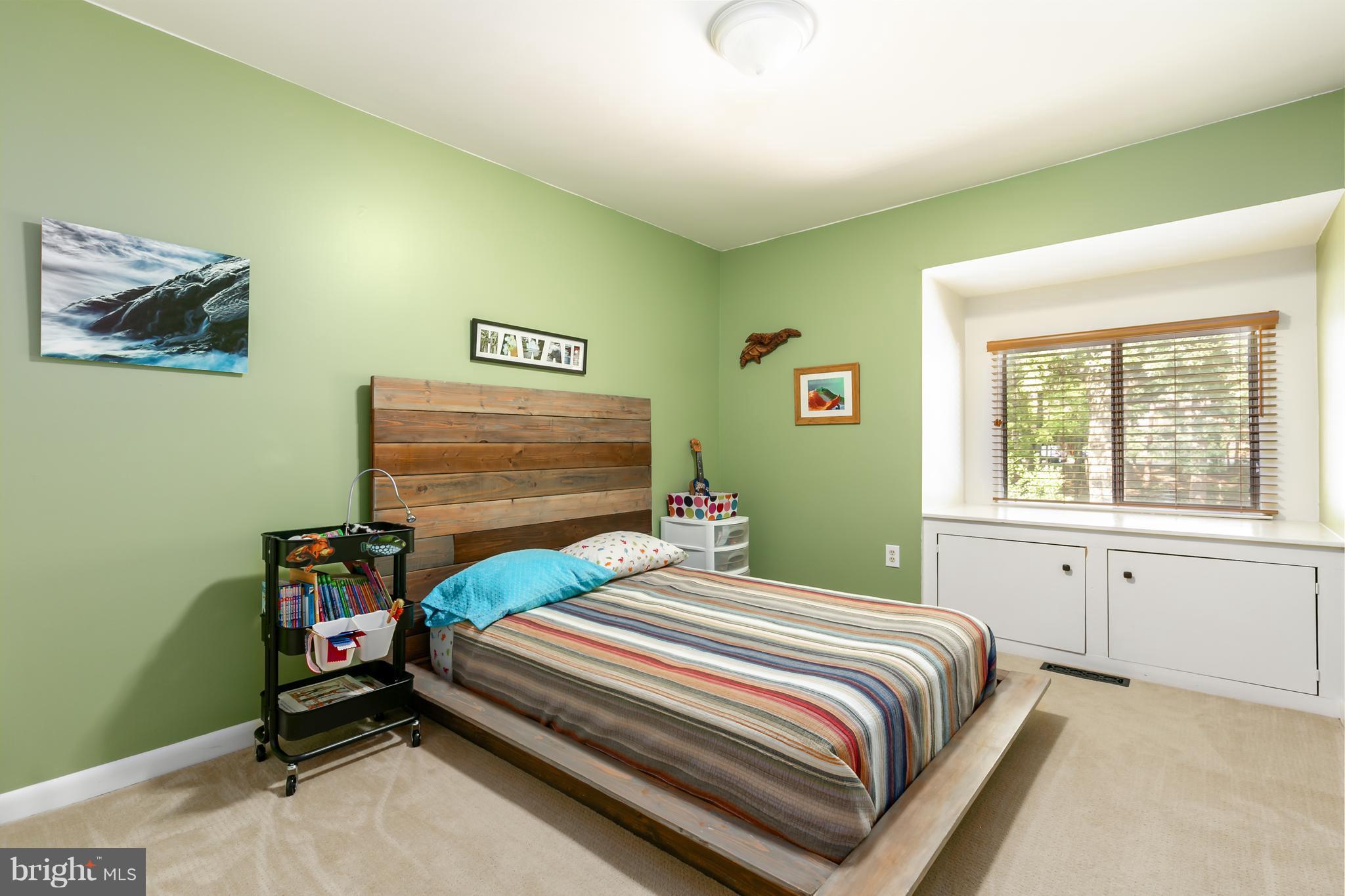 1960 Winterport Cluster Reston, VA 20191 - Photo 14 of 29 a bedroom with a bed and a window