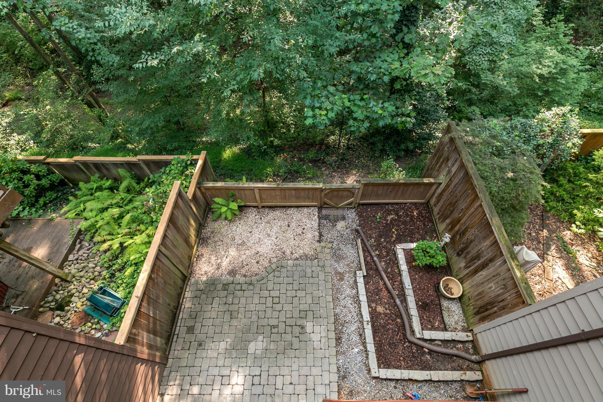 1960 Winterport Cluster Reston, VA 20191 - Photo 22 of 29 a view of balcony with furniture