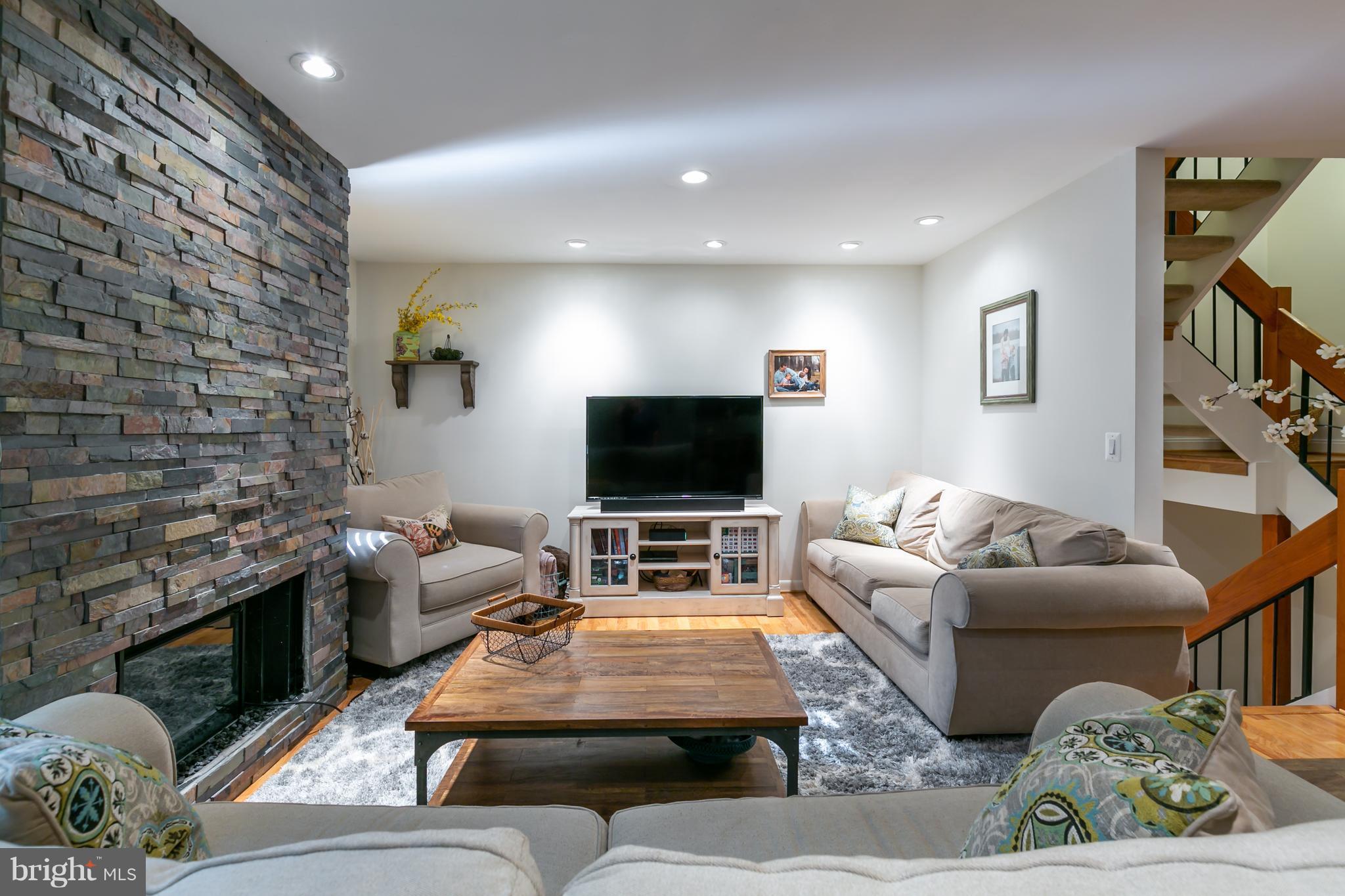 1960 Winterport Cluster Reston, VA 20191 - Photo 10 of 29 a living room with furniture and a flat screen tv