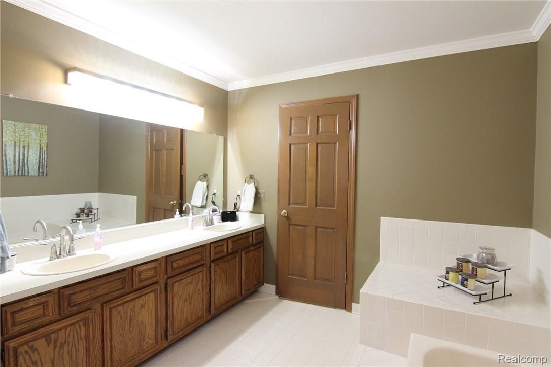 3033 Kilburn Road West Rochester, MI 48306 - Photo 23 of 52 IMG_7813.JPG