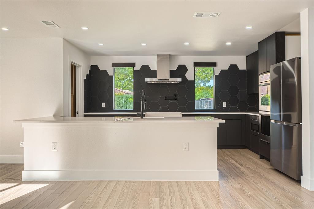 16212 Spring Creek Road Dallas, TX 75248 - Photo 9 of 28