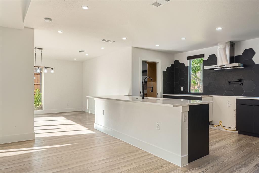 16212 Spring Creek Road Dallas, TX 75248 - Photo 10 of 28
