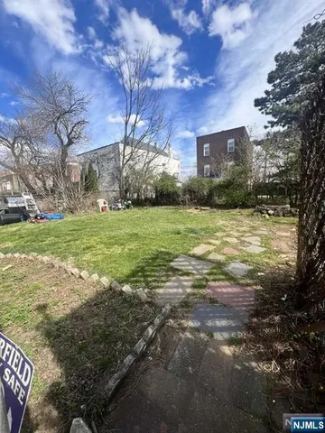 $2,800 | 280 MacArthur Avenue, Unit 3, Garfield, NJ 07026