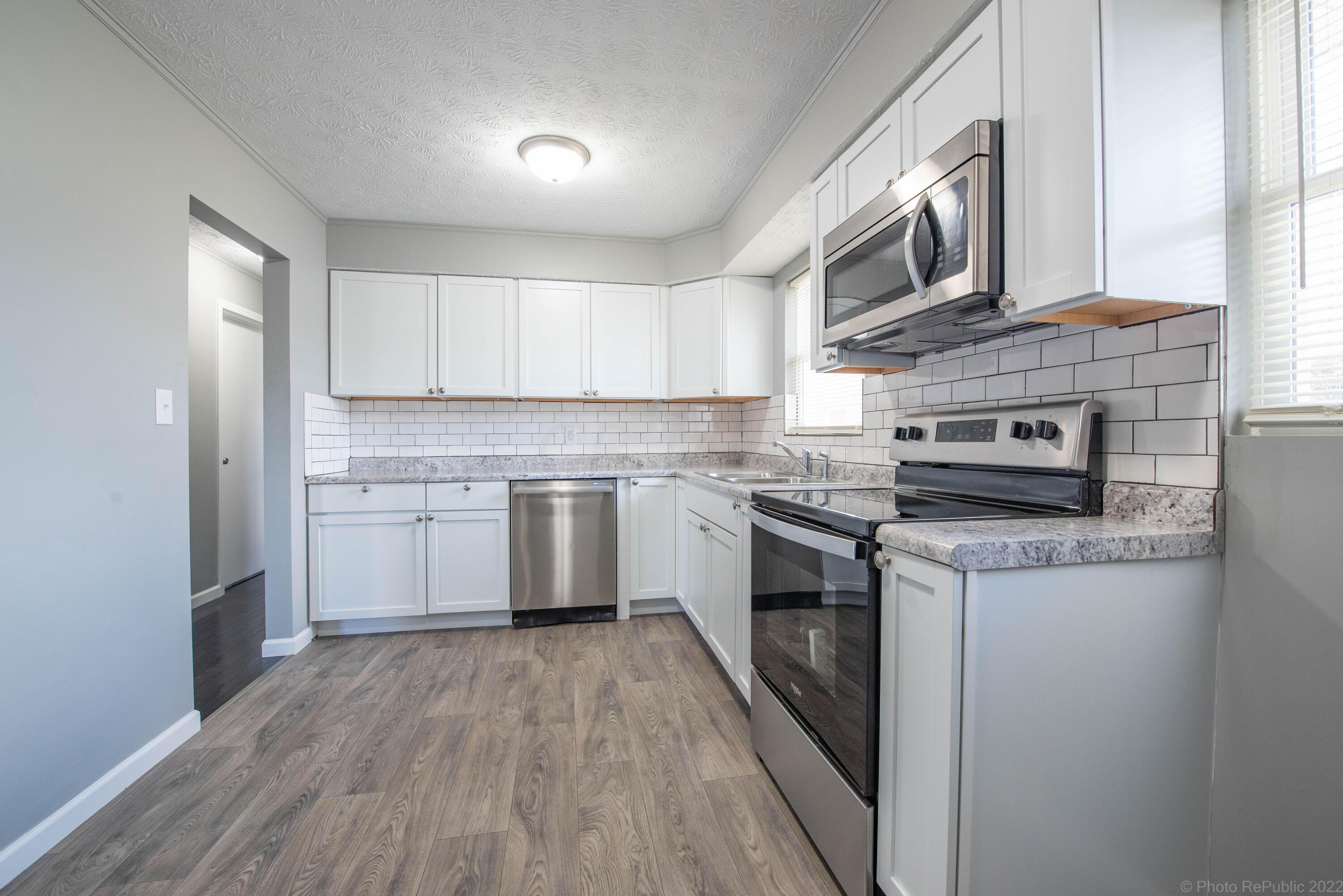 934 Reeb Avenue Columbus, OH 43207 - Photo 6 of 25 DSC_1322