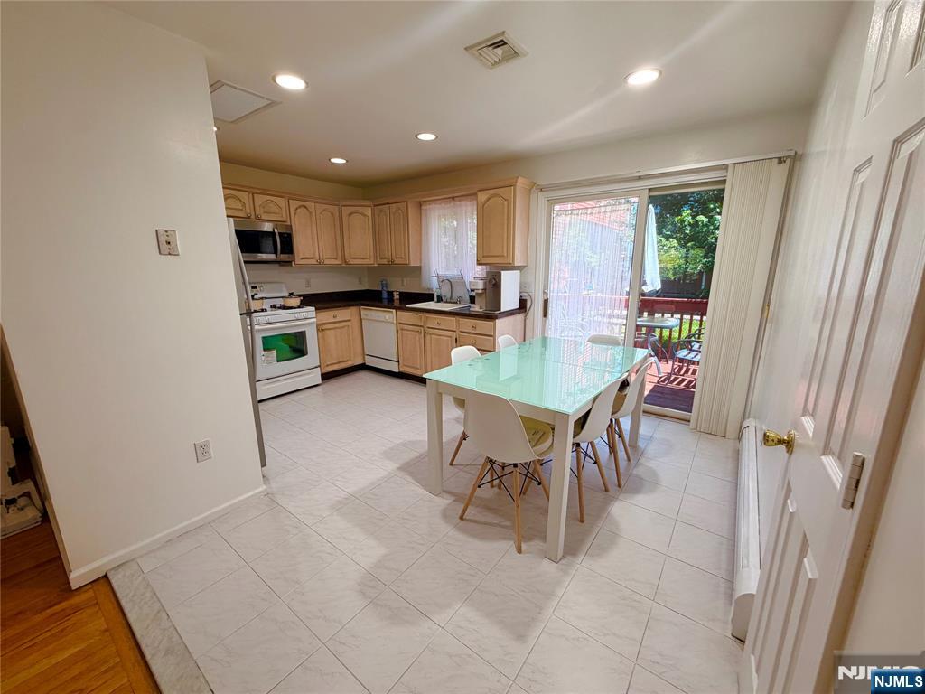 372 Chestnut Street Ridgefield, NJ 07657 - Photo 16 of 26