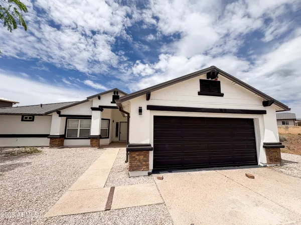 $395,000 | 83 North Ch'ihootso Street, St. Michaels, AZ 86511