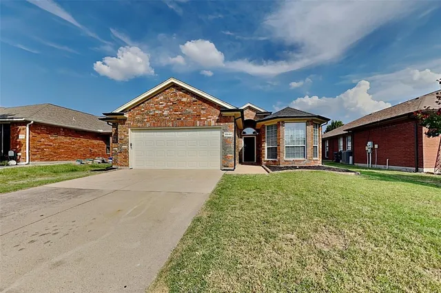 $1,945 | 10644 Fossil Hill Drive, Fort Worth, TX 76131