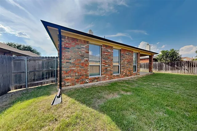 $1,945 | 10644 Fossil Hill Drive, Fort Worth, TX 76131