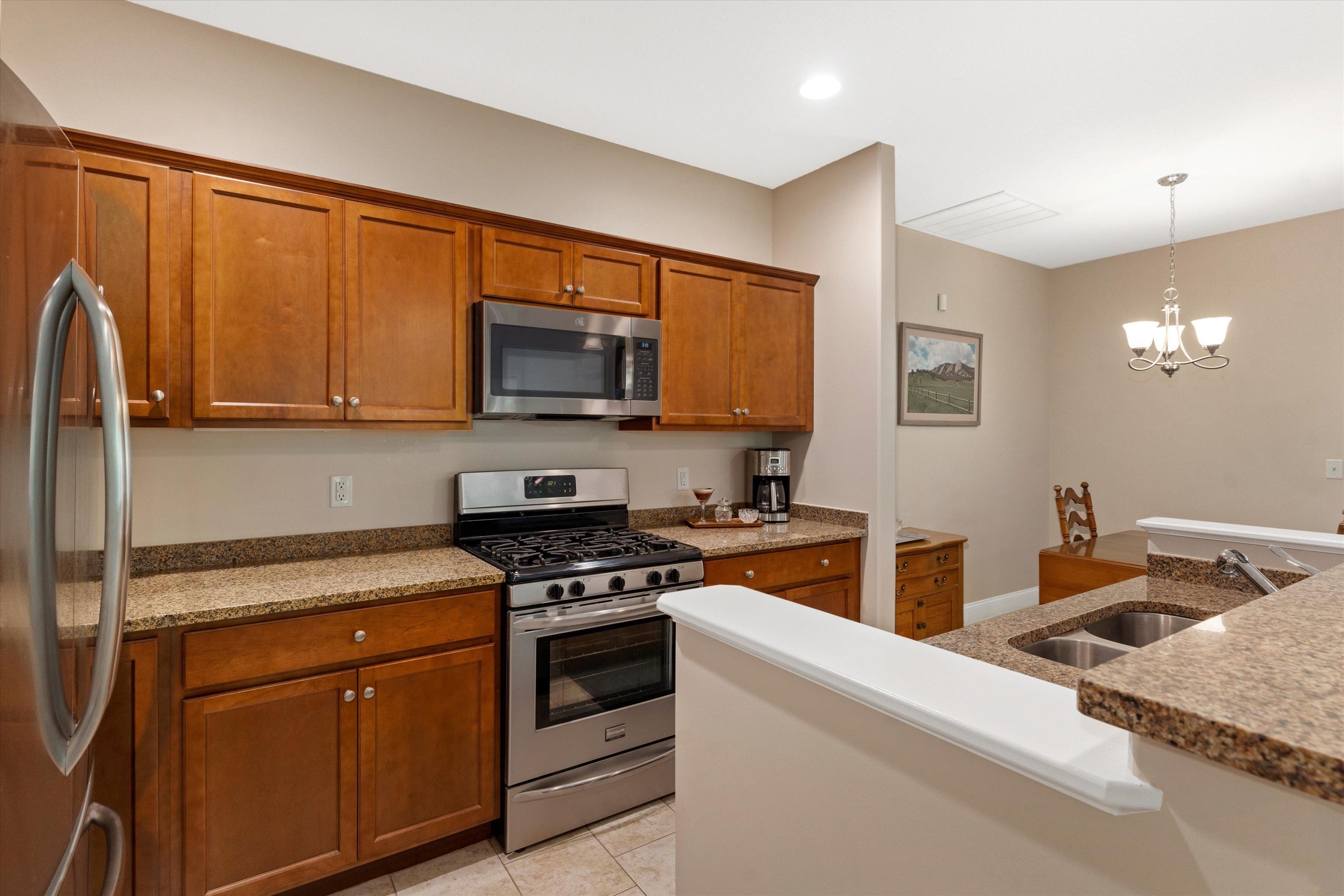 60 Roundabout Way, Unit 7 Manchester, NH 03102 - Photo 4 of 25 Gallery Image 4