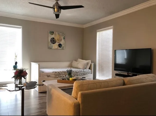 $1,300 | 6402 Del Monte Drive, Unit 121, Houston, TX 77057