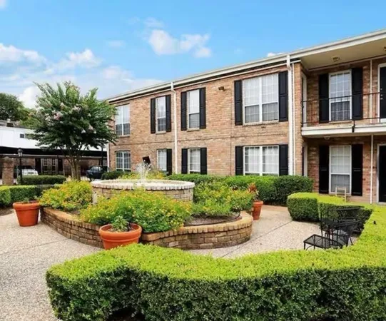 $1,100 | 6402 Del Monte Drive, Unit 121, Houston, TX 77057