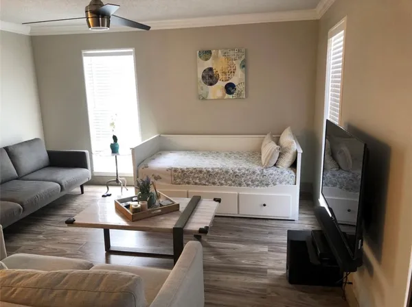 $1,100 | 6402 Del Monte Drive, Unit 121, Houston, TX 77057