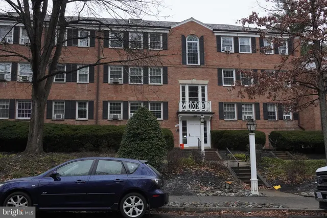 $270,000 | 5103 10th Street South, Unit 5, Arlington, VA 22204