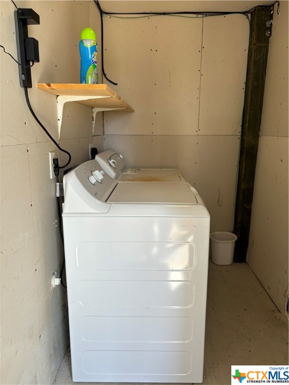 512 West Adams Street Port O'Connor, TX 77982 - Photo 22 of 27 a utility room with dryer and washer