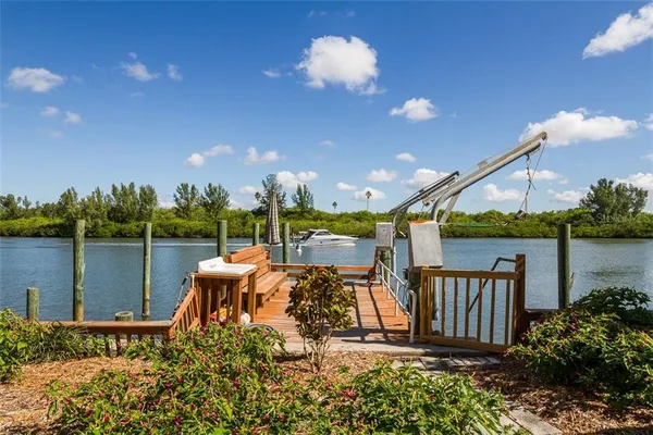 $2,500 | 18521 Gulf Boulevard, Indian Shores, FL 33785