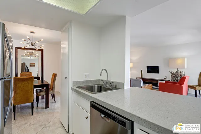 $2,100 | 1552 South Camino Real, Unit 332, Palm Springs, CA 92264