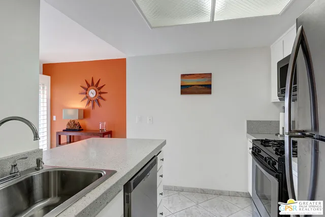 $2,100 | 1552 South Camino Real, Unit 332, Palm Springs, CA 92264