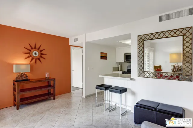 $2,100 | 1552 South Camino Real, Unit 332, Palm Springs, CA 92264