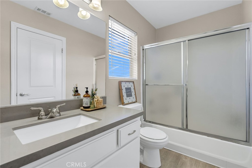 117 Juniperhill Lane Riverside, CA 92506 - Photo 25 of 46 Guest Bath