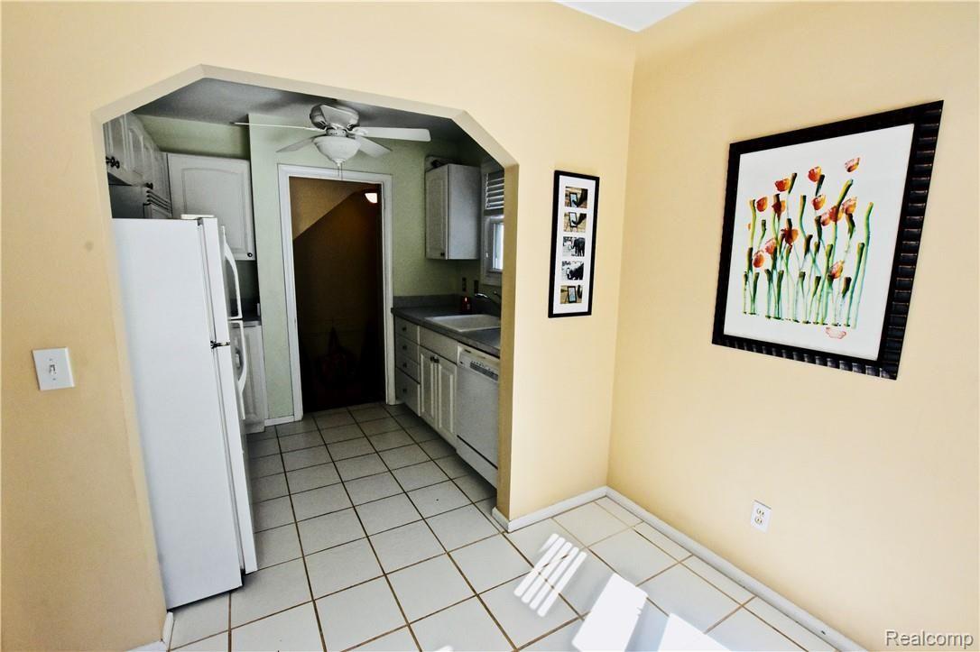 2268 Cambridge Road Berkley, MI 48072 - Photo 6 of 17 fullsizeoutput_33ad.jpeg