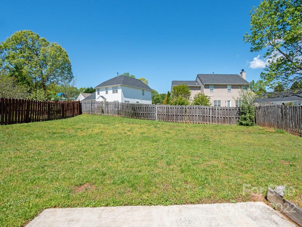8215 Fox Swamp Road Charlotte, NC 28215 - Photo 22 of 25 a view of a garden with a small yard