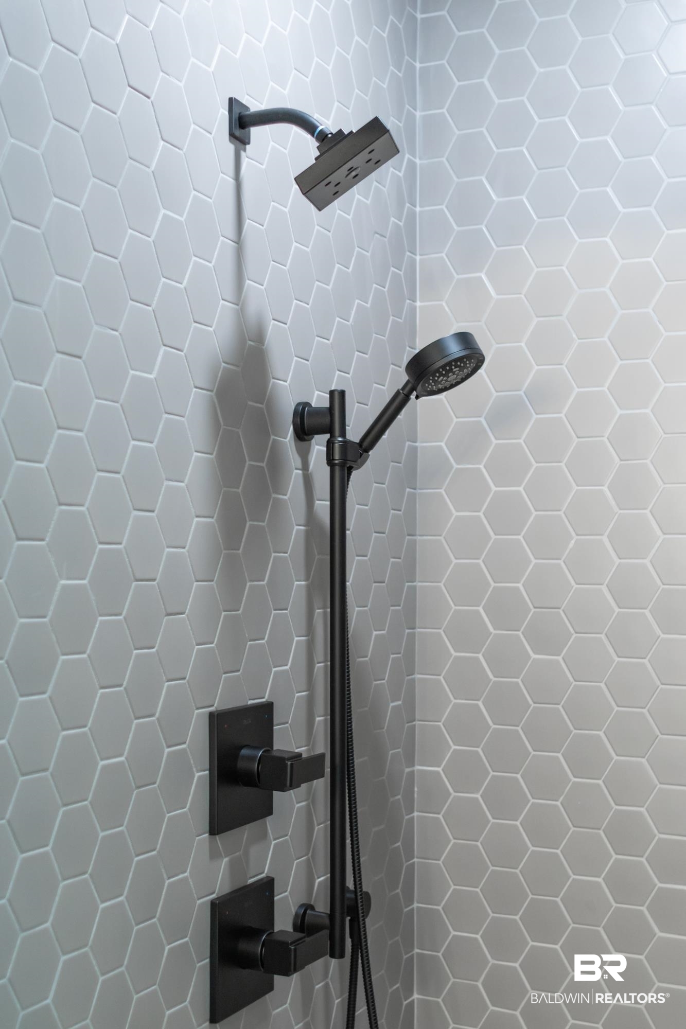 5303 Pine Road Orange Beach, AL 36561 - Photo 33 of 45 Master Shower