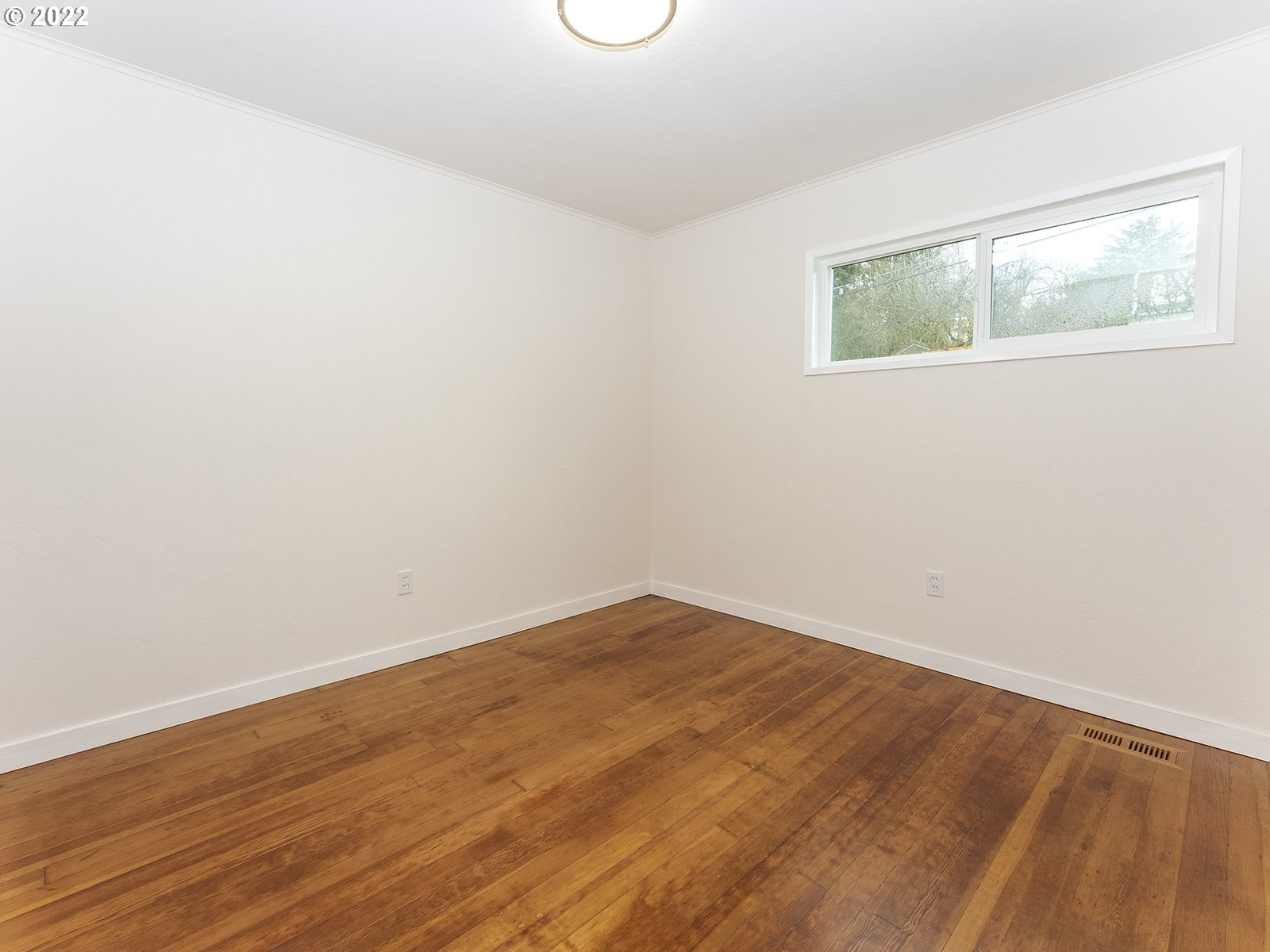 2524 Southwest Custer Street Portland, OR 97219 - Photo 15 of 31 Gallery Image 15