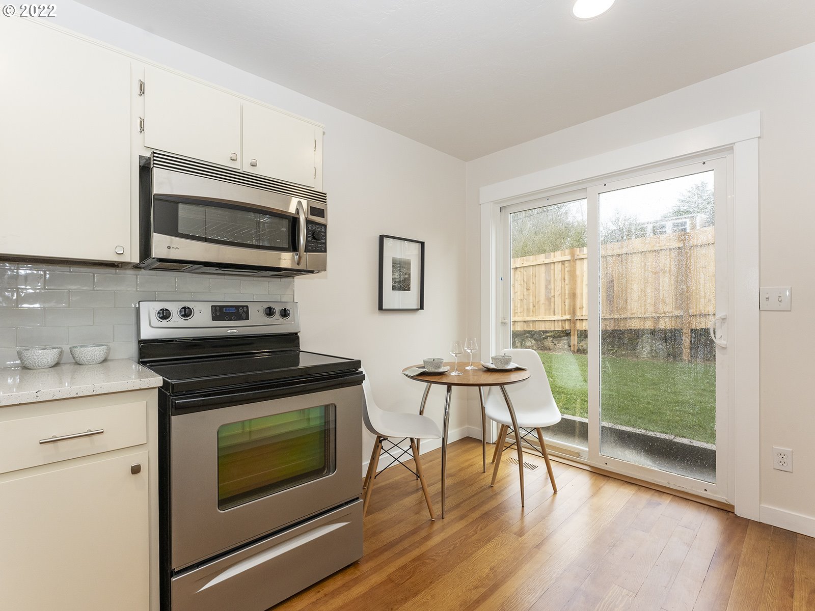 2524 Southwest Custer Street Portland, OR 97219 - Photo 10 of 31 Gallery Image 10