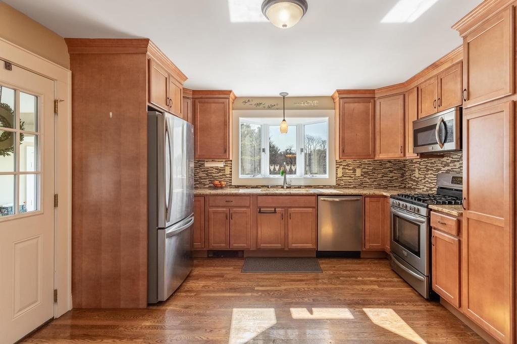 27 7 Star Road Groveland, MA 01834 - Photo 4 of 28 Gallery Image 4