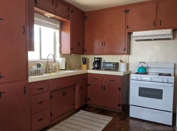 $3,575 | 4662 Point Loma Avenue, San Diego, CA 92107