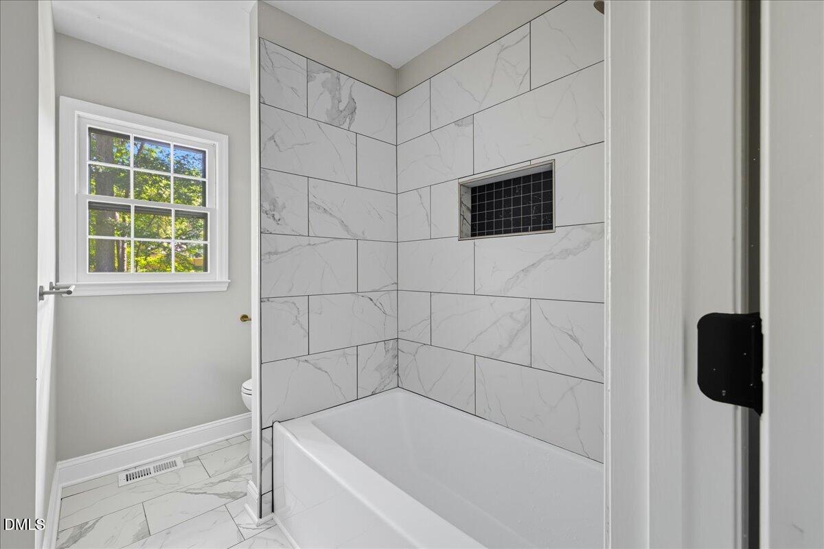 1214 East Oak Drive Durham, NC 27712 - Photo 22 of 36 a bathroom with a shower