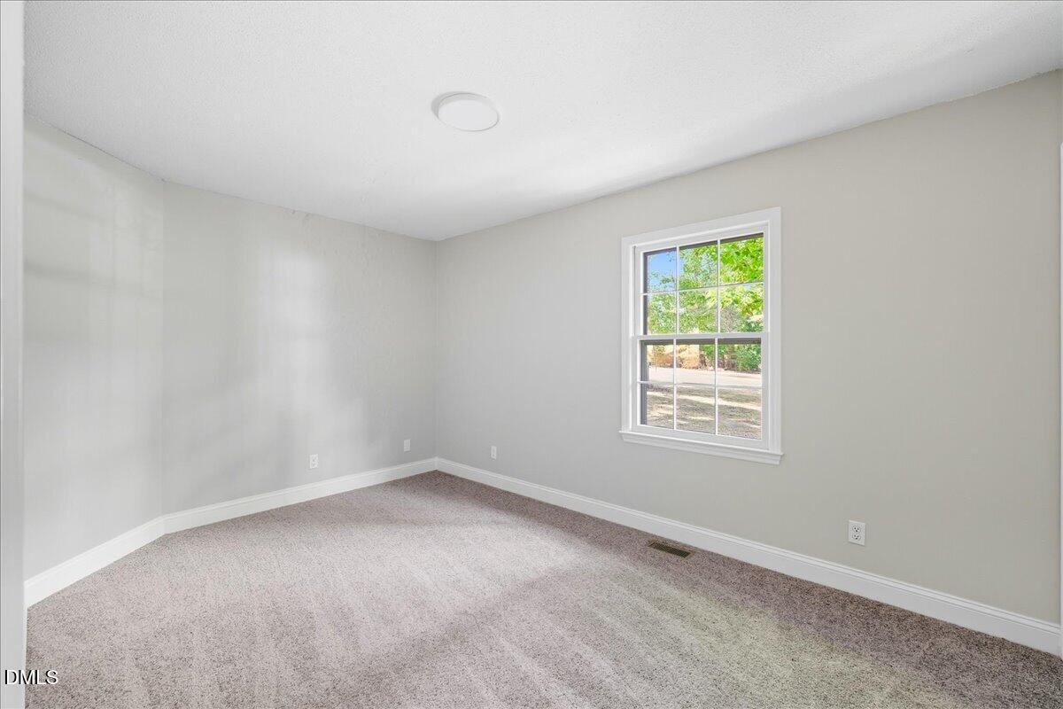 1214 East Oak Drive Durham, NC 27712 - Photo 24 of 36 an empty room with a window