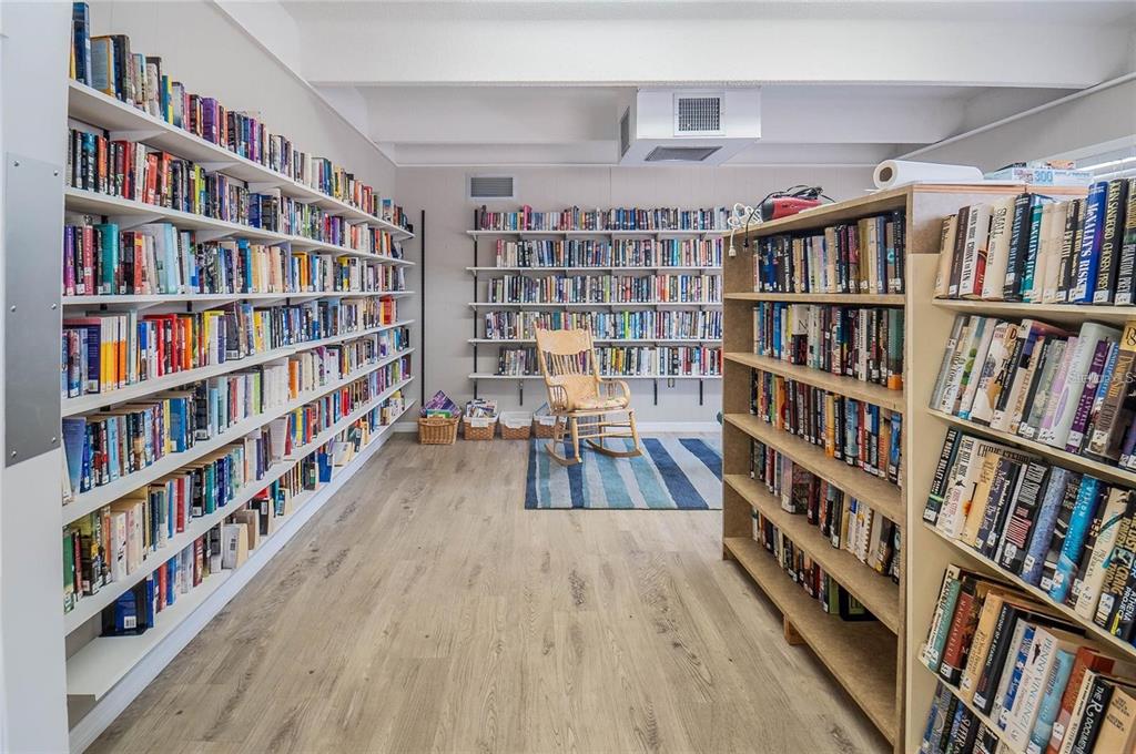 9950 47th Avenue North, Unit 104 St. Petersburg, FL 33708 - Photo 36 of 37 a livingroom with a book shelf with books