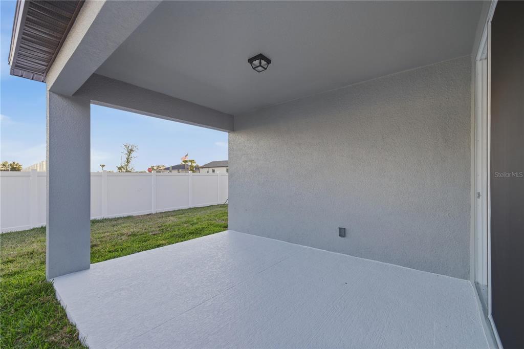 6760 Southwest 90th Loop Ocala, FL 34476 - Photo 26 of 28 a view of a big room with a big yard