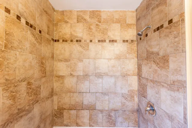 $180,000 | 18052 Wentworth Avenue, Lansing, IL 60438