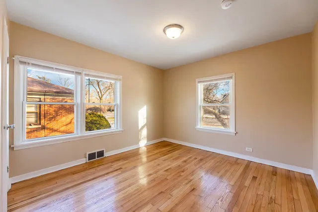 $180,000 | 18052 Wentworth Avenue, Lansing, IL 60438