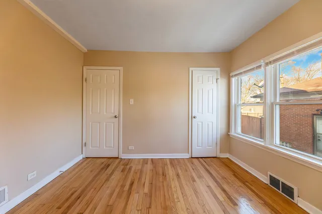 $180,000 | 18052 Wentworth Avenue, Lansing, IL 60438