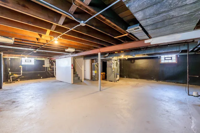 $180,000 | 18052 Wentworth Avenue, Lansing, IL 60438