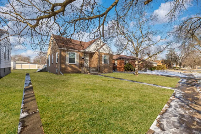 $180,000 | 18052 Wentworth Avenue, Lansing, IL 60438