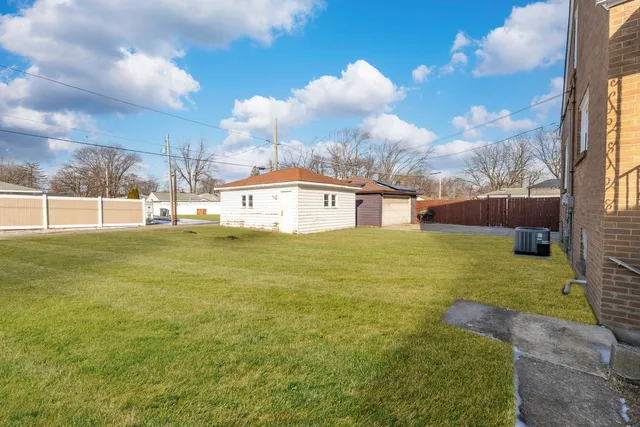 $180,000 | 18052 Wentworth Avenue, Lansing, IL 60438